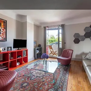 Exceptionnel 3 Pieces Art Deco En Dernier Etage Avec Garage Prive Centre Appartement